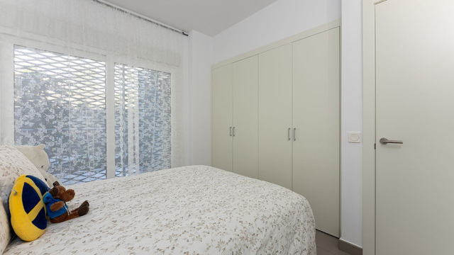 Apartmán s velkou terasou a výhledem na bazén