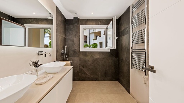 Velký apartmán s přímým vstupem na pláž, Estepona