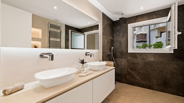 Velký apartmán s přímým vstupem na pláž, Estepona