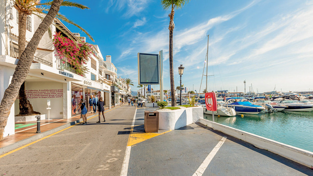 Apartmán ve středním patře v luxusní destinaci Puerto Banús