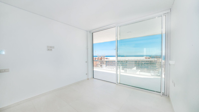 Apartmán ve středním patře s výhledem na pláž Carvajal