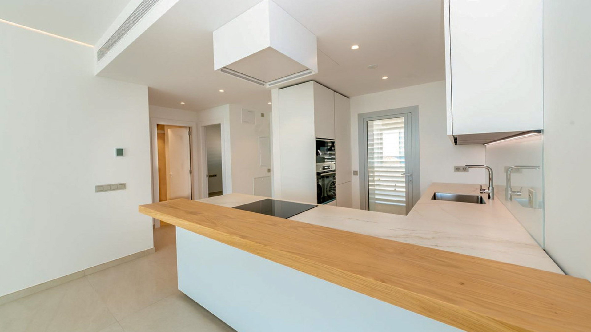 Apartmán ve středním patře s výhledem na pláž Carvajal