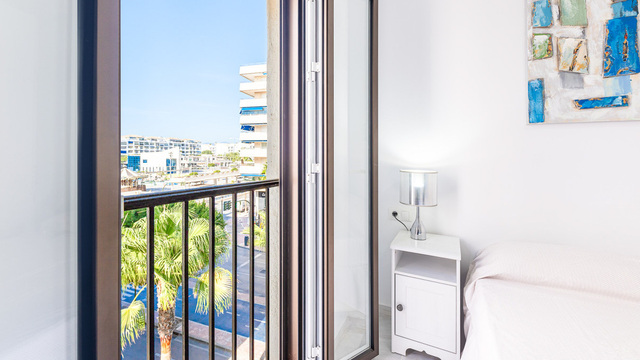 Apartmán ve středním patře v luxusní destinaci Puerto Banús