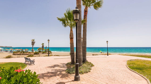 Velký apartmán s přímým vstupem na pláž, Estepona