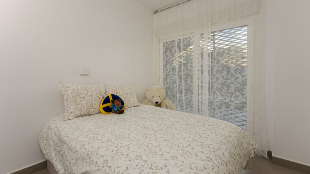 Apartmán s velkou terasou a výhledem na bazén