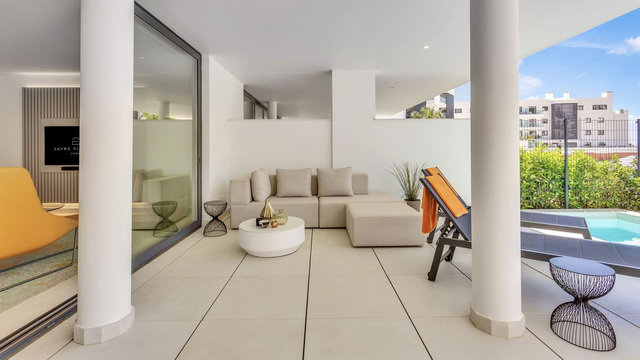 Exklusivní apartmán v urbanizaci Higuerón West 217