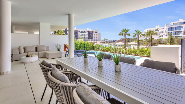 Exklusivní apartmán v urbanizaci Higuerón West 217