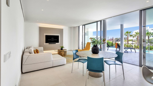 Exklusivní apartmán v urbanizaci Higuerón West 217