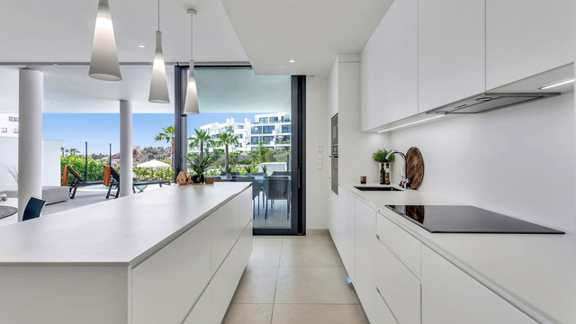 Exklusivní apartmán v urbanizaci Higuerón West 217