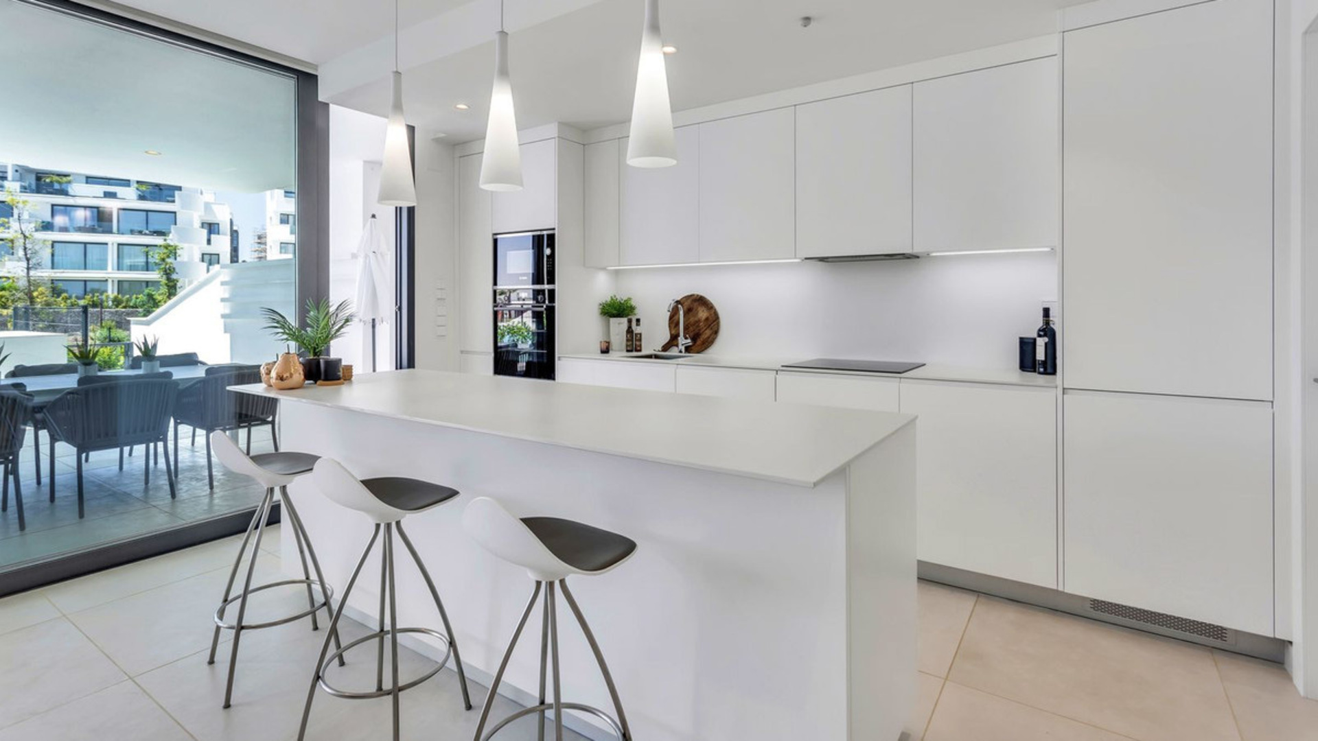 Exklusivní apartmán v urbanizaci Higuerón West 217