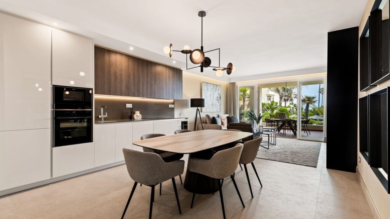 Velký apartmán s přímým vstupem na pláž, Estepona